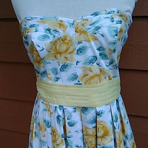 Belle by Oasis Strapless Dress - Picture 2 of 8